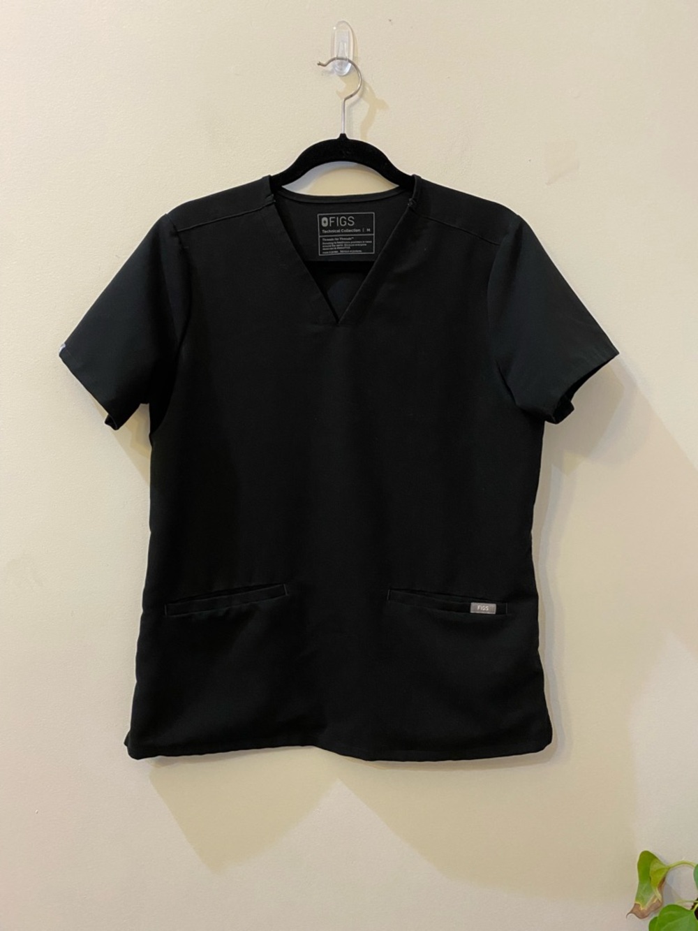 Figs Black V-Neck Technical Collection ScrubTop Women’s Size M